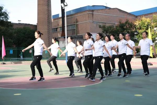 龙钢集团“迎国庆”全民健身广播体操展演活动掠影