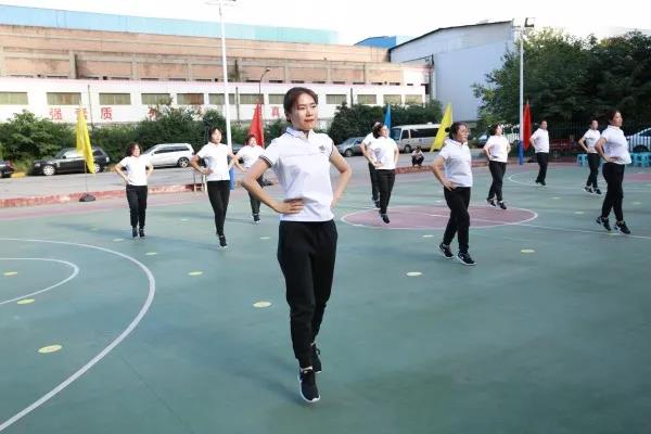 龙钢集团“迎国庆”全民健身广播体操展演活动掠影