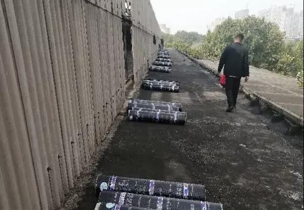 西钢公司为钢加生产人员撑起一把防护伞