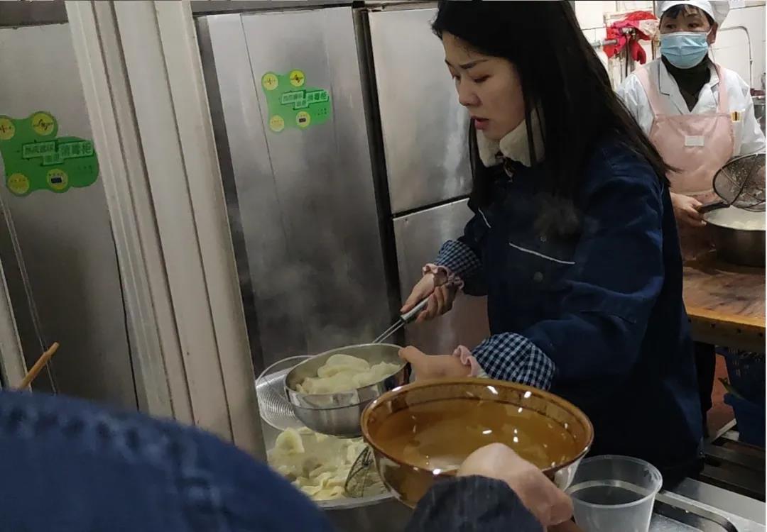 大西沟矿业公司:暖心节日餐,满满冬日情 大西沟矿业公司:暖心节日餐,满满冬日情
