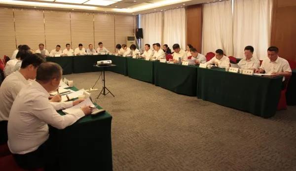 龙钢集团党委专题学习贯彻陕钢集团干部作风“八讲二十四不准”规定 龙钢集团党委专题学习贯彻陕钢集团干部作风“八讲二十四不准”规定