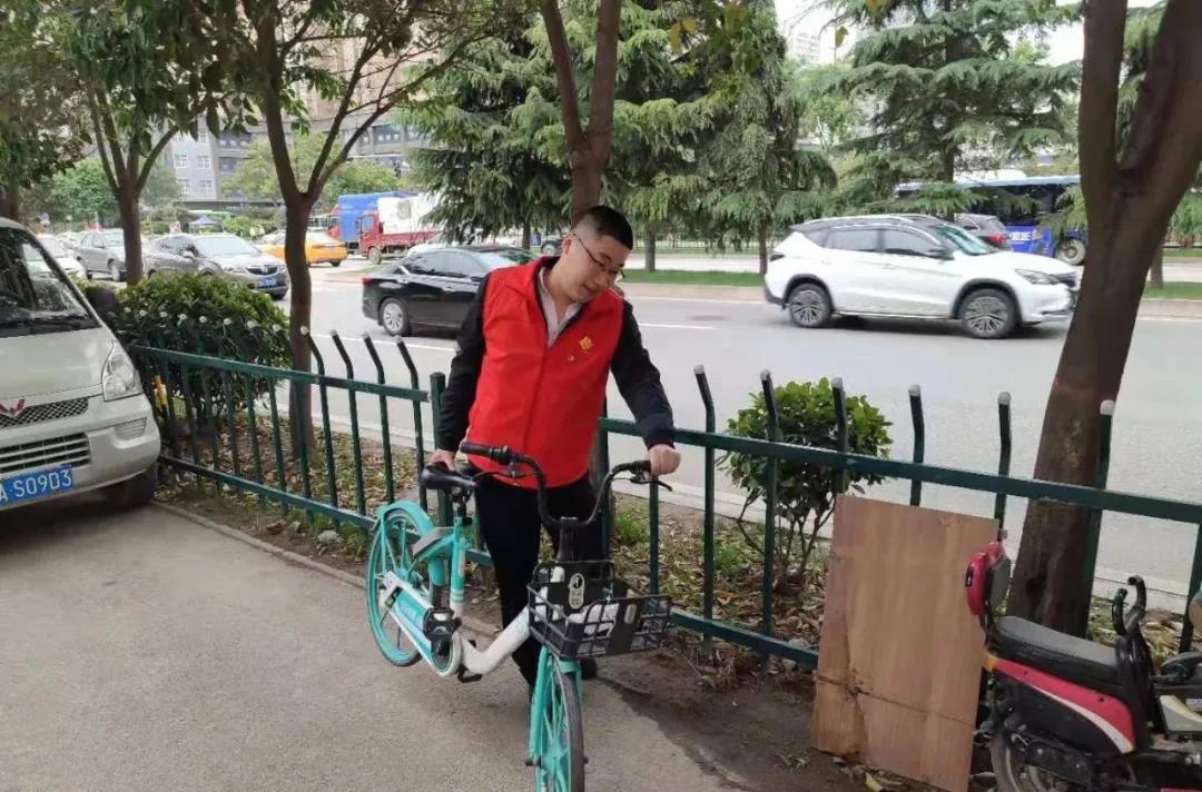 青春龙钢——假日里的志愿红