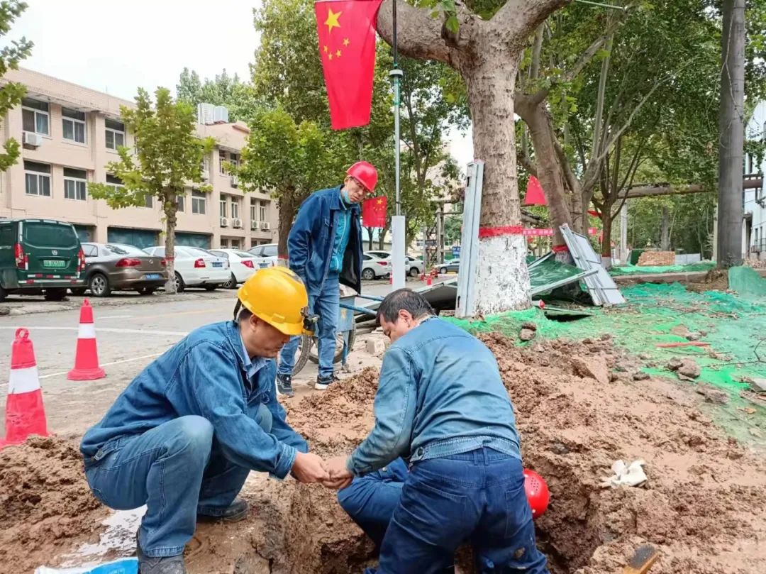 国庆里的一抹中国红