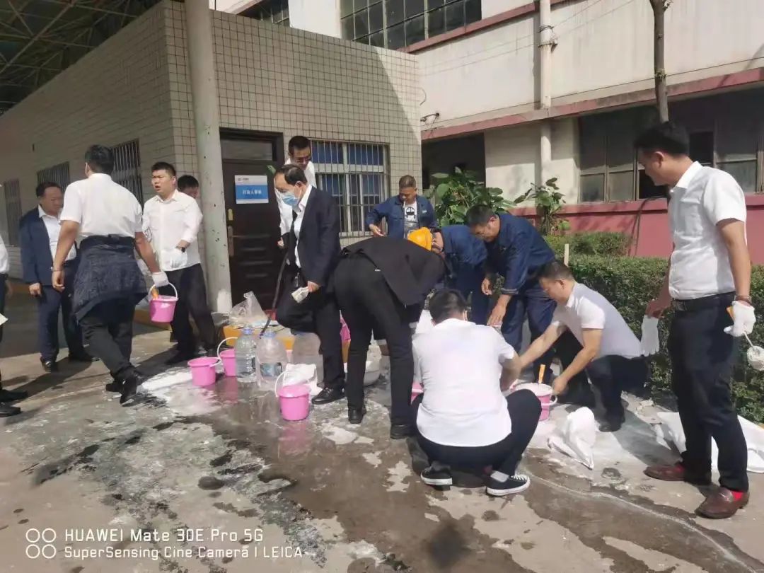 义务劳动显担当 助力国庆创辉煌 义务劳动显担当 助力国庆创辉煌