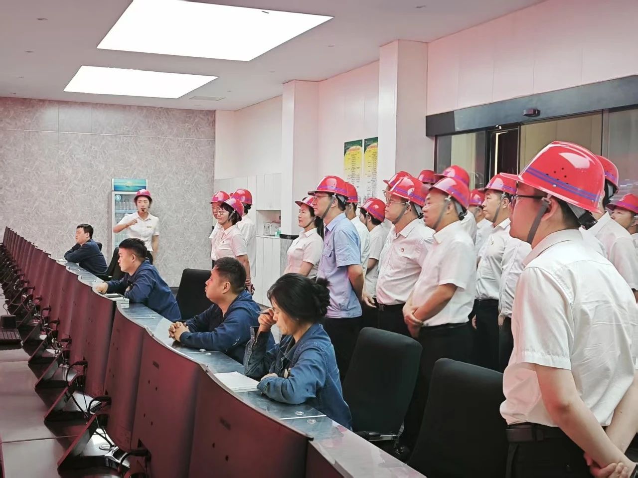 高温熔炉炼精钢 警示教育铸廉心—龙钢集团2025年警示教育活动侧记