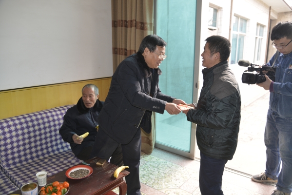 陕钢集团“双节”慰问及领导干部“一对一”帮扶工作全面铺开 