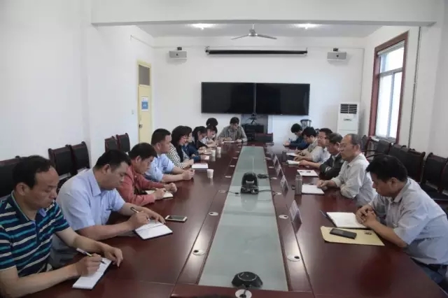 龙钢集团对拟提任干部进行任前廉政法规考试和集体谈话