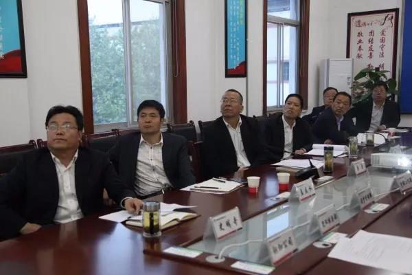 借鉴成功经验 发展非钢产业——龙钢集团党委中心组开展非钢产业专题学习